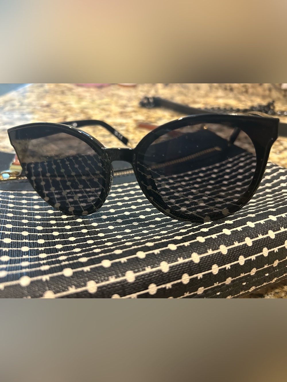 Foster Grant Classic Black Round Women's Sunglasses - Sleek UV Shades